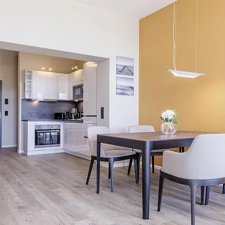 Ostseefeeling - 5 Sterne Mit Suedbalkon In Der Seefahrtschule ווסטרו