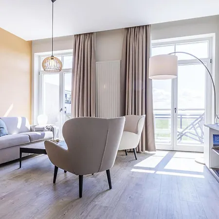 Ostseefeeling - 5 Sterne Mit Suedbalkon In Der Seefahrtschule Wustrow *