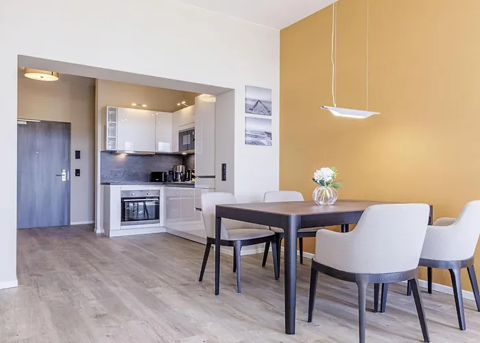 Ostseefeeling - 5 Sterne Mit Suedbalkon In Der Seefahrtschule ヴストロ