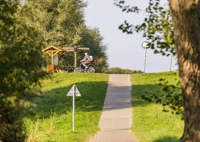 Ostseefeeling - 5 Sterne Mit Suedbalkon In Der Seefahrtschule * ヴストロ