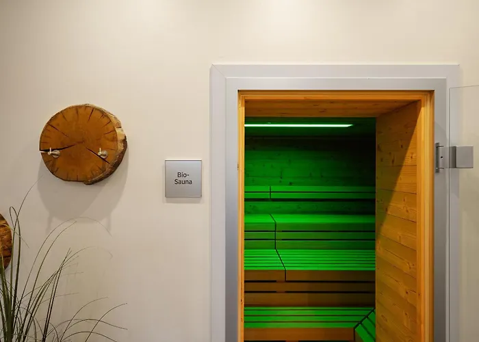 Ostseefeeling - 5 Sterne Mit Suedbalkon In Der Seefahrtschule * ヴストロ